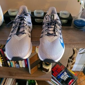 Men's Nike Quest Sneakers size 10